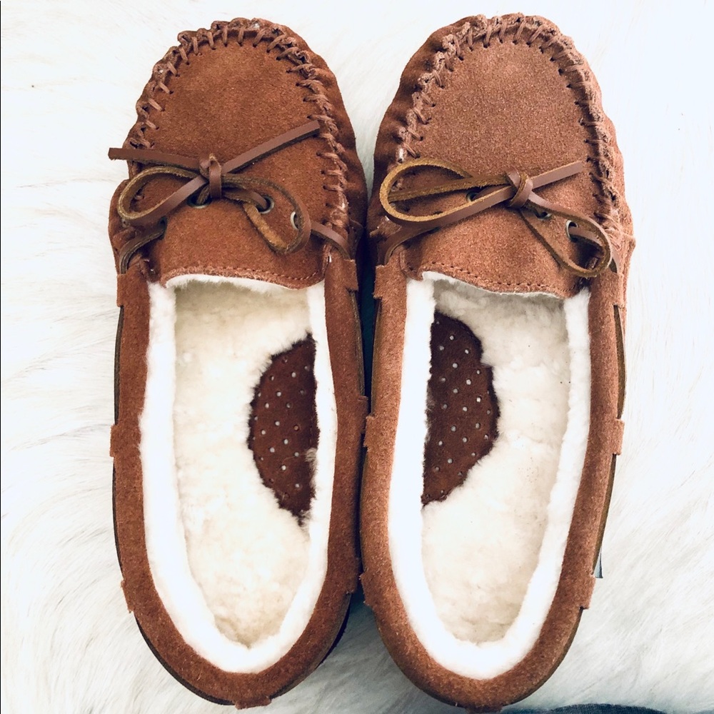 CLOUD NINE sheepskin moccasin slippers 6.5